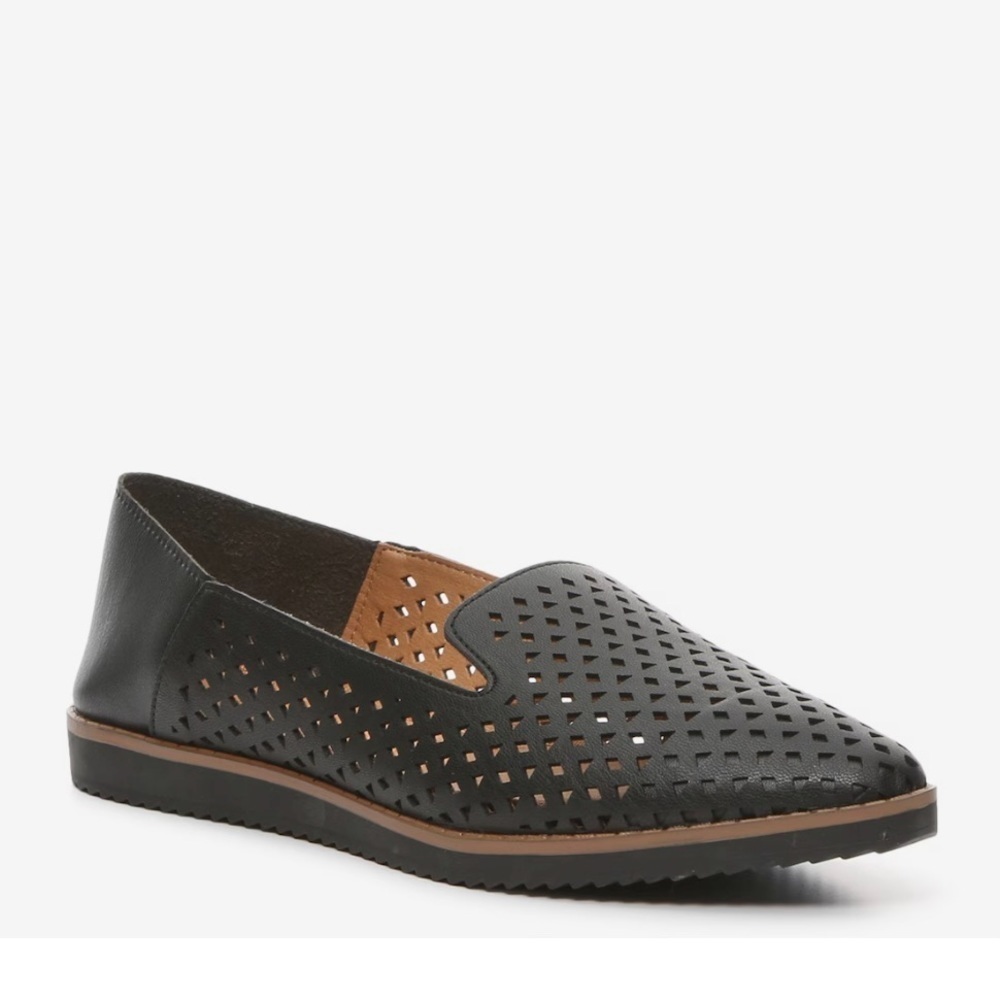 NWT ADRIENNE VITTADINI Linear Loafer,
Black